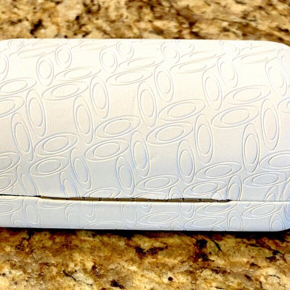 Oakley White Sunglasses Clamshell Case Textured Clean Cloth Bag Protection EUC - Picture 5 of 13